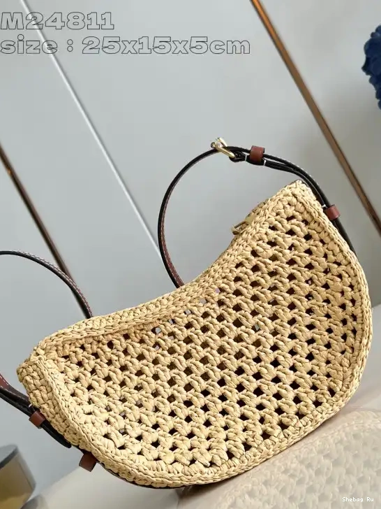 VUITTON LOUIS Croissant MM 0605